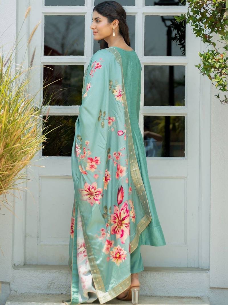 Women Floral Yoke Design Pleated Thread Work Kurta with Trousers & With Dupatta