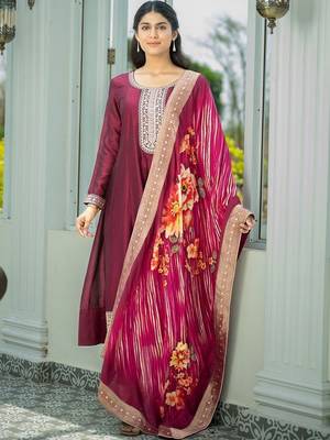 Women Floral Embroidered Regular Thread Work Kurta with Trousers & With Dupatta 1