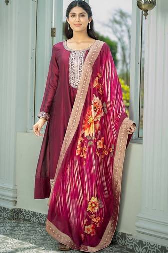 Women Floral Embroidered Regular Thread Work Kurta with Trousers & With Dupatta