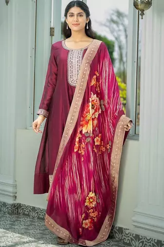 Women Floral Embroidered Regular Thread Work Kurta with Trousers & With Dupatta