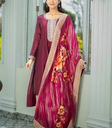 Women Floral Embroidered Regular Thread Work Kurta with Trousers & With Dupatta