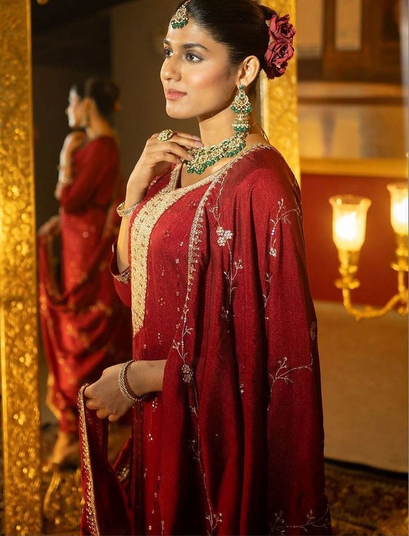 Women Ethnic Motifs Embroidered Regular Thread Work Kurta with Trousers & With Dupatta