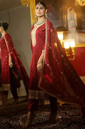 Women Ethnic Motifs Embroidered Regular Thread Work Kurta with Trousers & With Dupatta