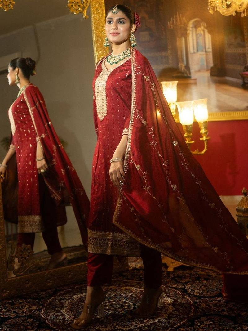 Women Ethnic Motifs Embroidered Regular Thread Work Kurta with Trousers & With Dupatta