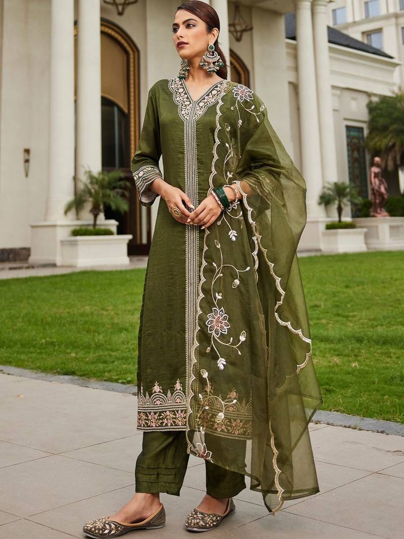Women Ethnic Motifs Embroidered Regular Thread Work Kurta with Trousers & With Dupatta
