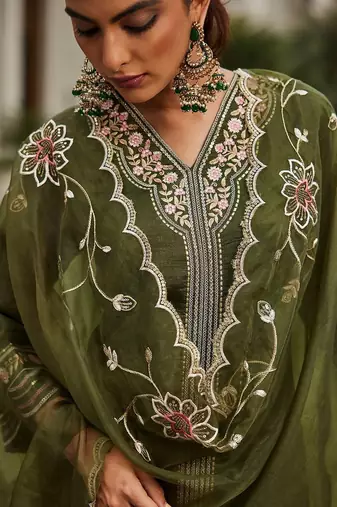 Women Ethnic Motifs Embroidered Regular Thread Work Kurta with Trousers & With Dupatta