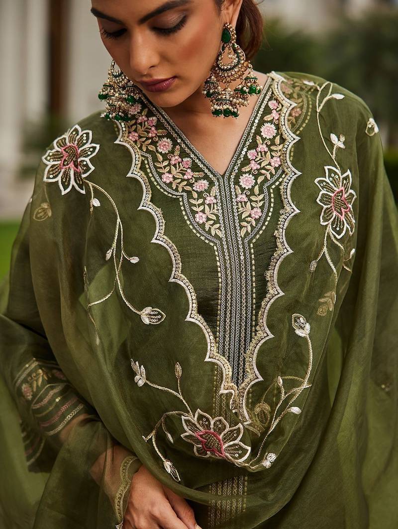 Women Ethnic Motifs Embroidered Regular Thread Work Kurta with Trousers & With Dupatta