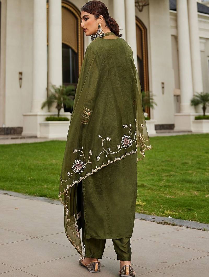 Women Ethnic Motifs Embroidered Regular Thread Work Kurta with Trousers & With Dupatta