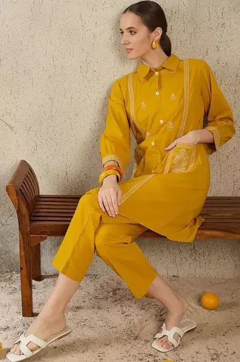 Women Ethnic Motifs Embroidered Regular Thread Work Pure Cotton Kurta with Trousers