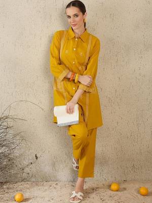 Women Ethnic Motifs Embroidered Regular Thread Work Pure Cotton Kurta with Trousers 1
