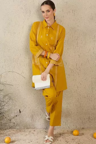 Women Ethnic Motifs Embroidered Regular Thread Work Pure Cotton Kurta with Trousers