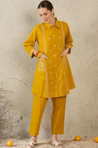 Women Ethnic Motifs Embroidered Regular Thread Work Pure Cotton Kurta with Trousers