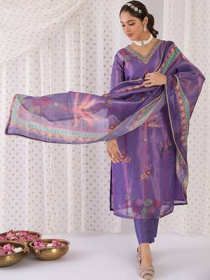 Women Floral Embroidered Regular Thread Work Kurta with Trousers & With Dupatta 1