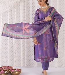 Women Floral Embroidered Regular Thread Work Kurta with Trousers & With Dupatta