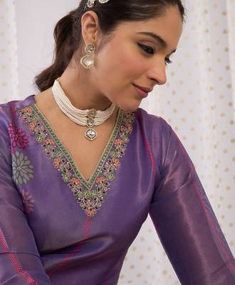 Women Floral Embroidered Regular Thread Work Kurta with Trousers & With Dupatta 2