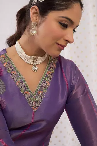 Women Floral Embroidered Regular Thread Work Kurta with Trousers & With Dupatta