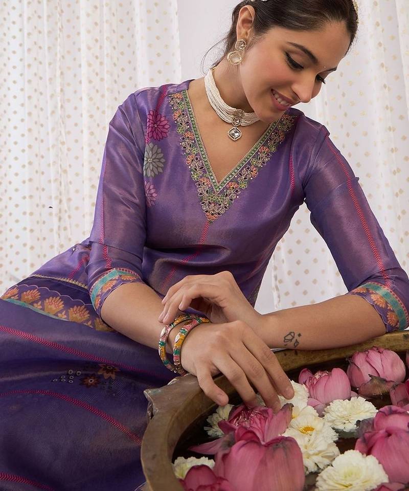 Women Floral Embroidered Regular Thread Work Kurta with Trousers & With Dupatta