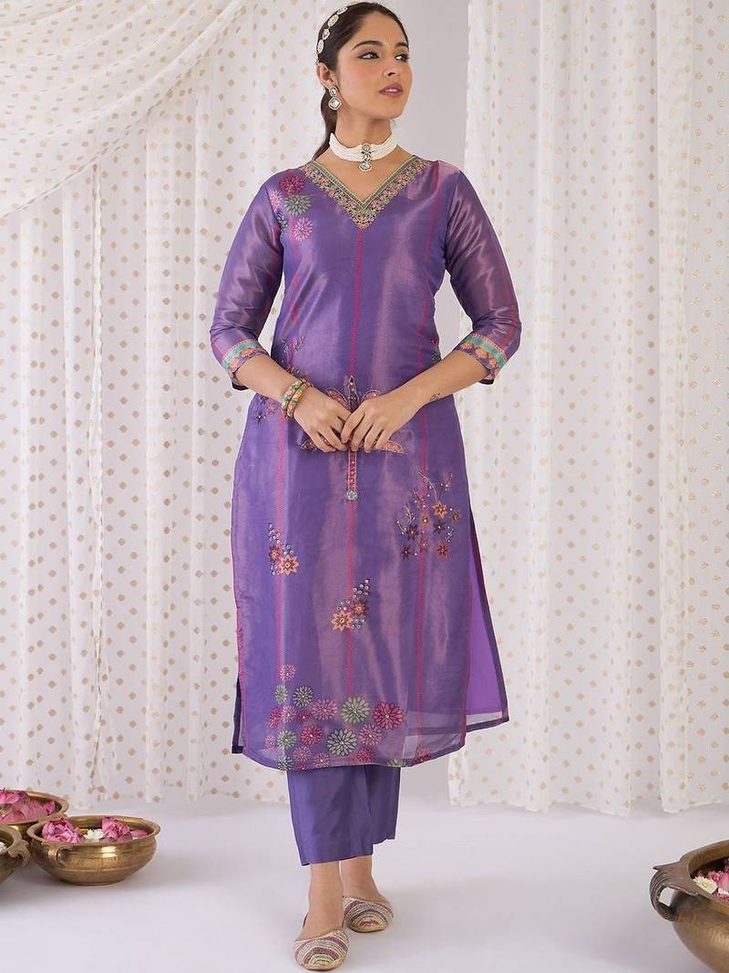 Women Floral Embroidered Regular Thread Work Kurta with Trousers & With Dupatta