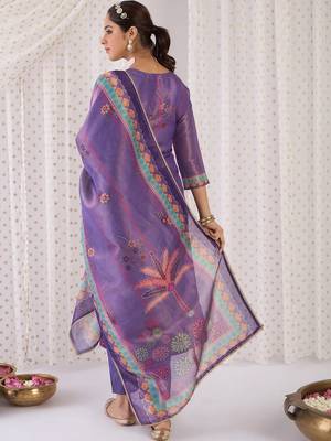 Women Floral Embroidered Regular Thread Work Kurta with Trousers & With Dupatta 5