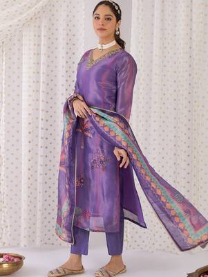 Women Floral Embroidered Regular Thread Work Kurta with Trousers & With Dupatta 6
