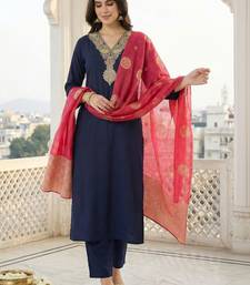 Women Ethnic Motifs Embroidered Regular Thread Work Kurta with Trousers & With Dupatta