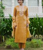 Women Ethnic Motifs Embroidered Regular Thread Work Liva Kurta with Trousers & With Dupatta