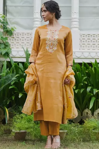 Women Ethnic Motifs Embroidered Regular Thread Work Liva Kurta with Trousers & With Dupatta