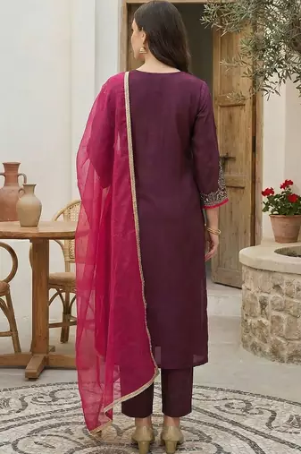 Women Ethnic Motifs Printed Regular Liva Kurta with Trousers & With Dupatta