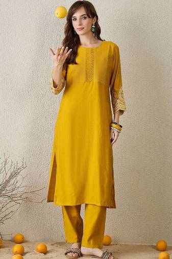 Women Ethnic Motifs Embroidered Regular Thread Work Kurta with Trousers