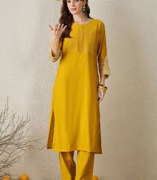 Women Ethnic Motifs Embroidered Regular Thread Work Kurta with Trousers