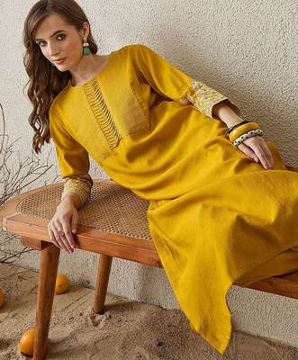 Women Ethnic Motifs Embroidered Regular Thread Work Kurta with Trousers 2