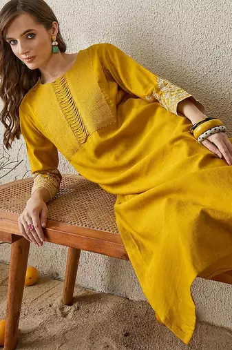 Women Ethnic Motifs Embroidered Regular Thread Work Kurta with Trousers