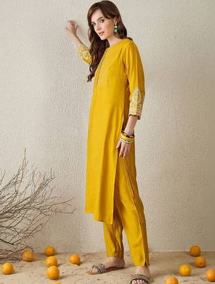 Women Ethnic Motifs Embroidered Regular Thread Work Kurta with Trousers 3