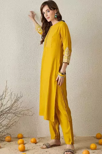 Women Ethnic Motifs Embroidered Regular Thread Work Kurta with Trousers