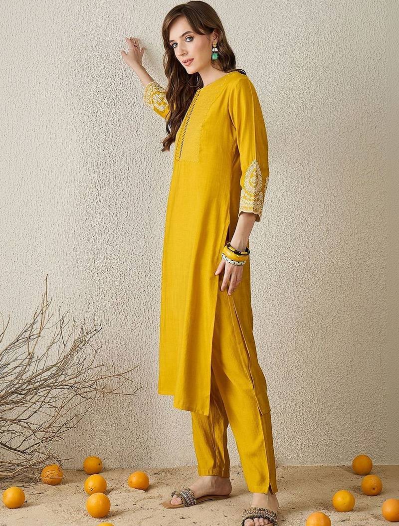 Women Ethnic Motifs Embroidered Regular Thread Work Kurta with Trousers