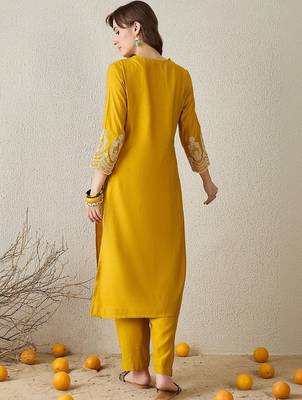 Women Ethnic Motifs Embroidered Regular Thread Work Kurta with Trousers 4