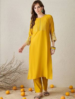 Women Ethnic Motifs Embroidered Regular Thread Work Kurta with Trousers 6
