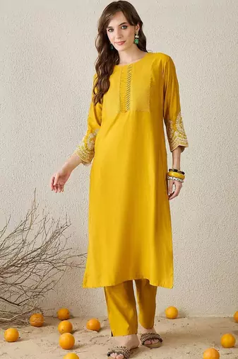 Women Ethnic Motifs Embroidered Regular Thread Work Kurta with Trousers