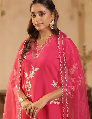 Women Floral Embroidered Regular Thread Work Kurta with Trousers & With Dupatta 1