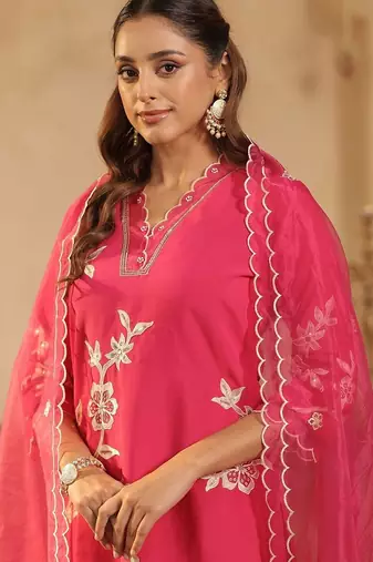 Women Floral Embroidered Regular Thread Work Kurta with Trousers & With Dupatta