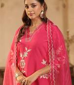 Women Floral Embroidered Regular Thread Work Kurta with Trousers & With Dupatta