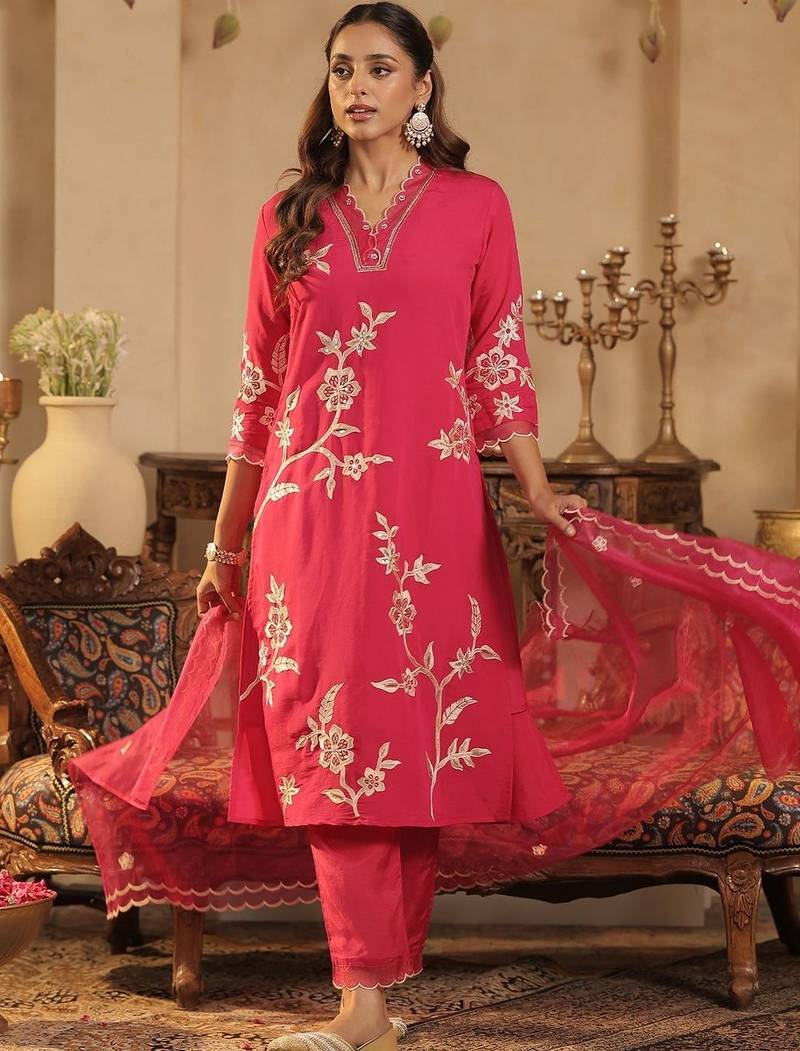 Women Floral Embroidered Regular Thread Work Kurta with Trousers & With Dupatta