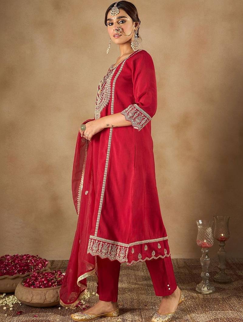 Women Ethnic Motifs Embroidered Regular Thread Work Kurta with Trousers & With Dupatta