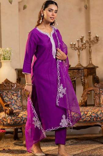 Women Ethnic Motifs Embroidered Regular Thread Work Liva Kurta with Trousers & With Dupatta