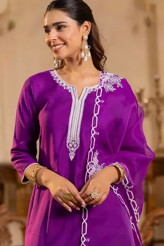 Women Ethnic Motifs Embroidered Regular Thread Work Liva Kurta with Trousers & With Dupatta