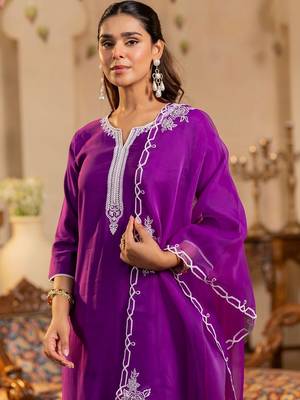 Women Ethnic Motifs Embroidered Regular Thread Work Liva Kurta with Trousers & With Dupatta 4
