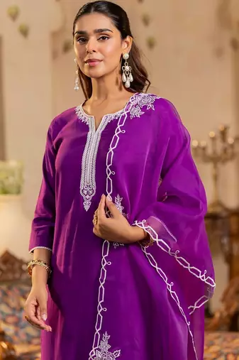 Women Ethnic Motifs Embroidered Regular Thread Work Liva Kurta with Trousers & With Dupatta