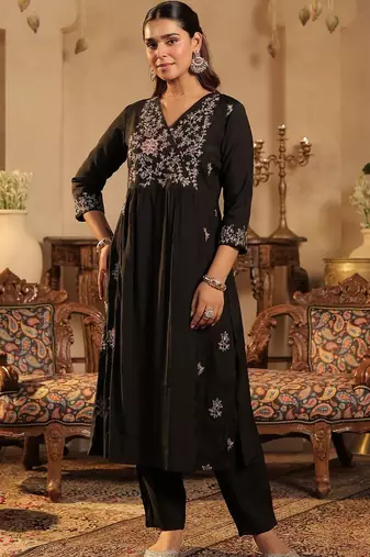 Women Ethnic Motifs Embroidered Regular Thread Work Kurta with Trousers