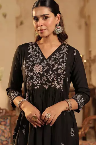 Women Ethnic Motifs Embroidered Regular Thread Work Kurta with Trousers