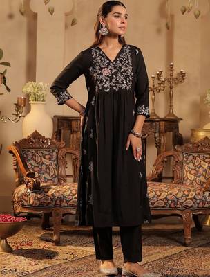 Women Ethnic Motifs Embroidered Regular Thread Work Kurta with Trousers 4